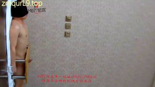宝儿姐_透明白丝_短袜_隔板踩吐贱狗的封面