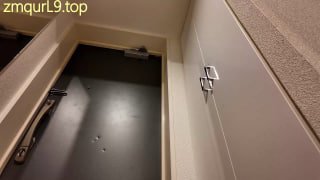 弱者男性_口舌舔B_21岁_在涩谷109工作的服装店员工的封面