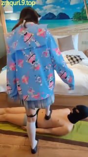 萝莉_踩踏_踩JJ的封面