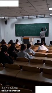AI剧情】跪舔学妹长靴的封面