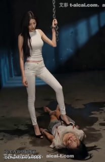 段子先生】 女特务审问女犯人的封面