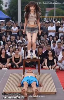 VYC16082【段子先生】_美女虐踩老头表演挣钱（上）的封面