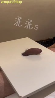 泥泥S_黑丝长裙_运动鞋_黑色高跟_隔板踩踏_蹂躏龟头_鸡巴放椅子上被女主高跟狠跺的封面
