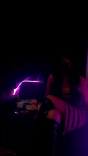 TLWW28173【菩提S】邻家女孩脚踩喂食场.mp4的封面