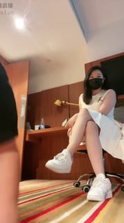 TLWW22756【暖狐S】骑狗背-小白鞋白袜踢踹的封面