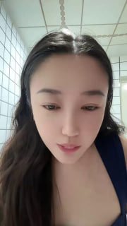 抖音 我是芳芳 直播有时候用抖音号  jian30475  直播 加微信门栏是99 直接关注私信 发支付宝口令红包 然后人家确认后就会给你微信号了，我只是有微信所以把 朋友圈的视频分享 一般 攒6个新视频发一次群里 所以大家如果想交流 就可以99加微信 如果想白嫖，在我这看看就行了，别不当狗还要骚人人家 没素质的事尽量少干的封面