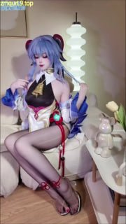 足控COS福利姬_月野兔_丝袜玉足足交_榨精吃鸡_甘雨中的封面