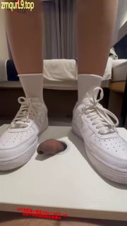姐姐大长腿_空军一号_白色板鞋_踩J_出血_隔板踩踏的封面
