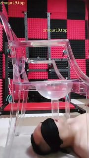 透明坐便椅_圣水黄金拉到盆里_塑料管拨动黄金_让贱狗吃完不浪费的封面