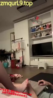 05年_素人小姐姐_裸足_隔板_踩J_射精的封面