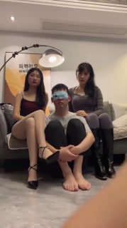【松紫也狗】055_素人第一次体验双女主直接剩水_双S_舔脏鞋自己抽耳光磕头求虐骑马转胯赏赐圣水【松紫大大】的封面