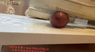 女大学生 白色 板鞋 隔板搓 J射精 隔板踩踏的封面