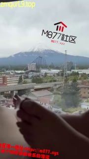 富士山下的足交射精的封面