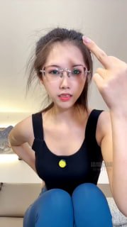 【嘉妮S】311_第一视角_瑜伽裤运动鞋白袜裸足_mp4的封面