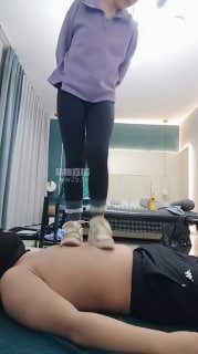 TLWW23425【彼岸花开】踩踏深喉贱狗的封面