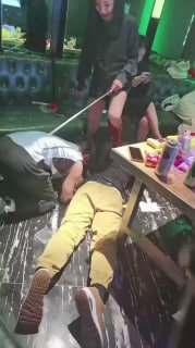 TLWW25491【文文文文】KTV公开处刑废物的封面