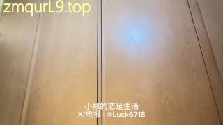 老郑的恋足生活_舔脚_高跟黑丝_足交_29的封面