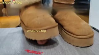 模特小姐姐 雪地靴_隔板踩J_直接肿了 隔板踩踏的封面