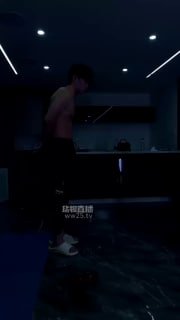 【麋鹿银儿】586 膝顶浓痰舔脏脚的封面