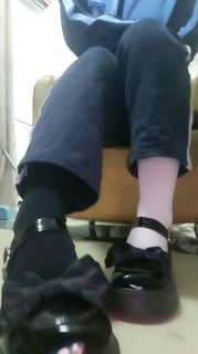 TLWW22703【柠柠S】第一视角_老师被发现是贱狗班主任买学生袜子的封面