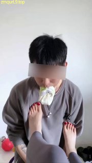 buerquan_刚刚接触恋足世界的女主每次舔脚都很紧张_呼吸声就能感受到_羞涩_惊讶_再到享受_整个养成的过程就非常的美妙的封面